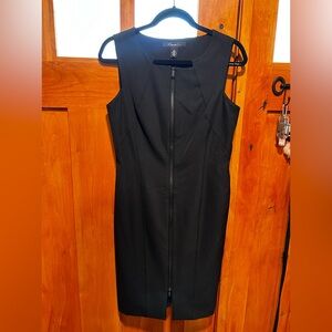 Kenneth Cole sz 8 Zip up little black dress